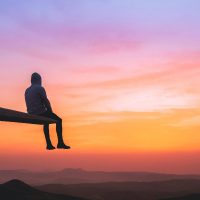 هل الوقت وقت عزلة للداعية؟